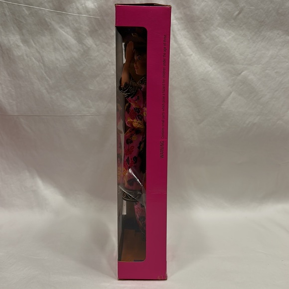 Chinese Barbie - Picture 2 of 5